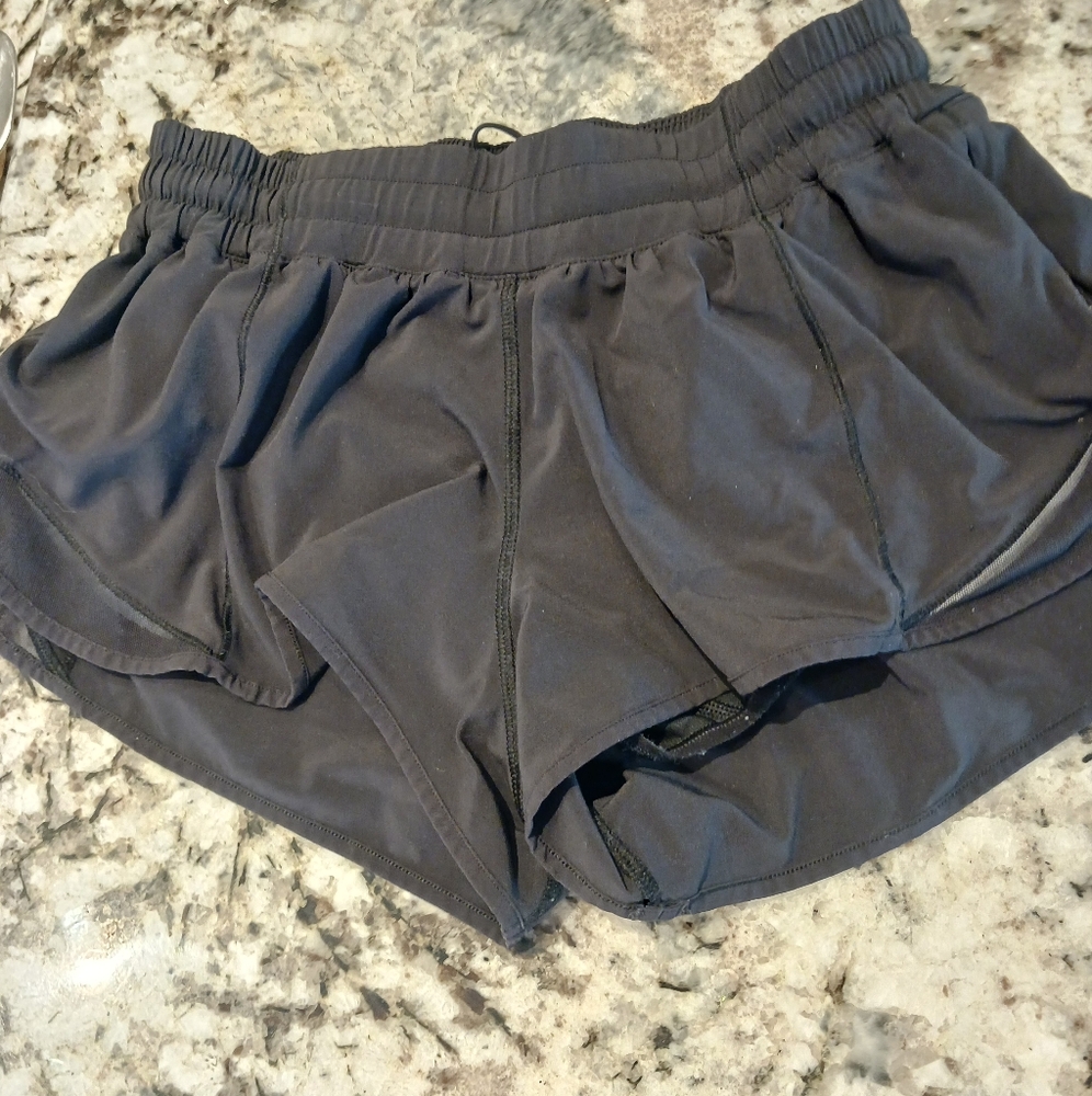 Lululemon 2.5 hottie Hot shorts